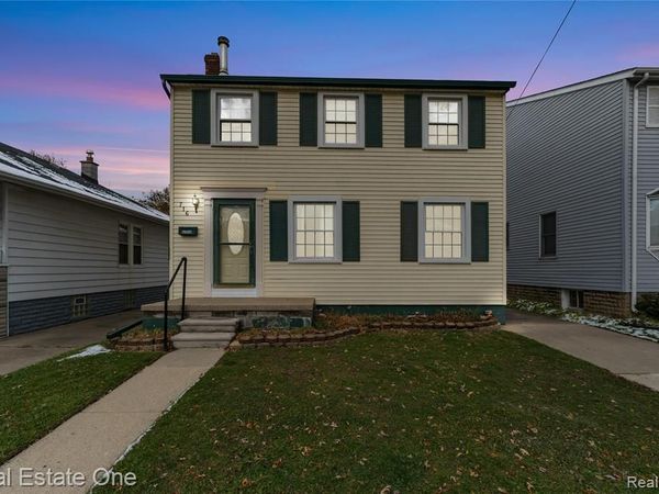 716 Kings Highway, Wyandotte, MI 48192