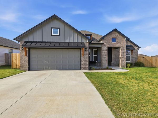 10712 N 121 Avenue E, Owasso, OK 74055