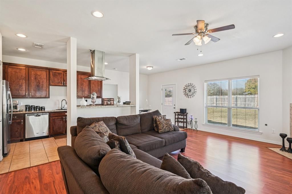 801 Cascade Drive, Glenn Heights, TX 75154 Main Photo