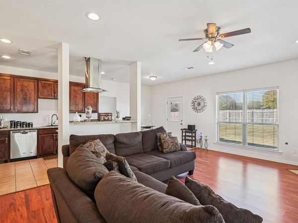 801 Cascade Drive, Glenn Heights, TX 75154