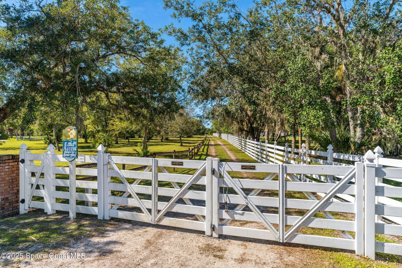 5585 Willoughby Drive, Melbourne, FL 32934 Photo