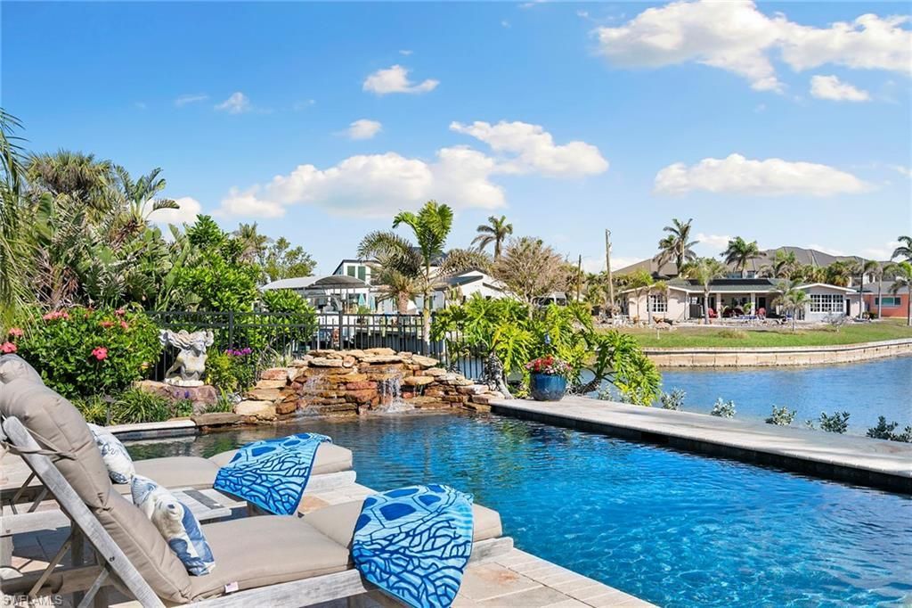 7 Glenview Manor Dr, Fort Myers Beach, FL 33931 Photo