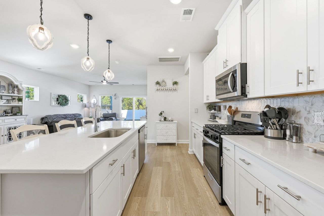 4050 Bayhill St. Photo 6