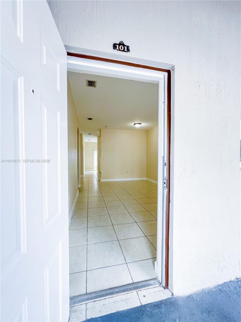 1658 SE 28th Ct, Unit 101, Homestead, FL 33035 Photo