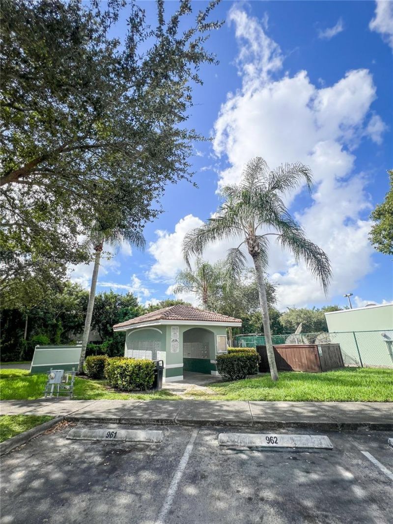 1658 SE 28th Ct, Unit 101, Homestead, FL 33035 Photo