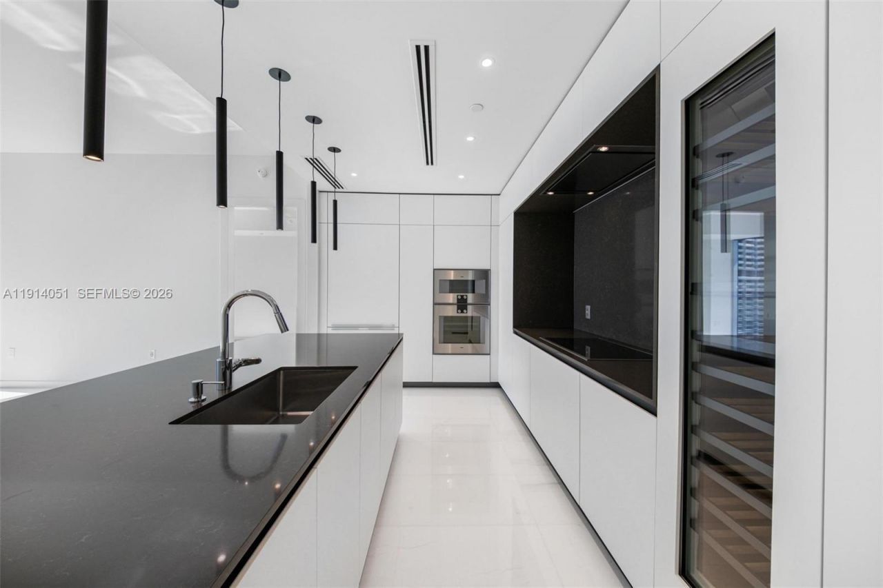 300 Biscayne Boulevard Way, Unit 3506W, Miami, FL 33131 Photo