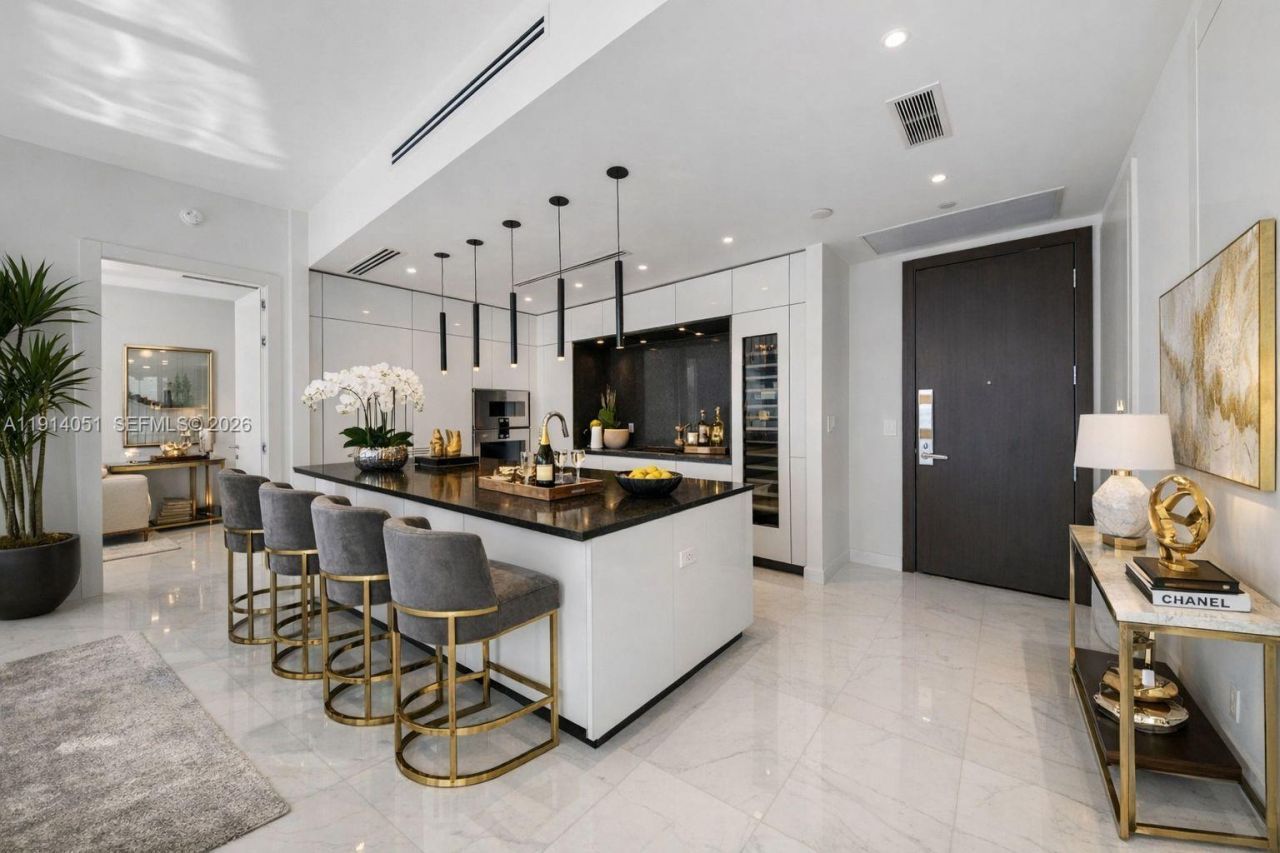 300 Biscayne Boulevard Way, Unit 3506W, Miami, FL 33131 Photo