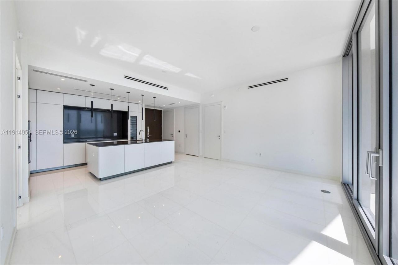 300 Biscayne Boulevard Way, Unit 3506W, Miami, FL 33131 Photo