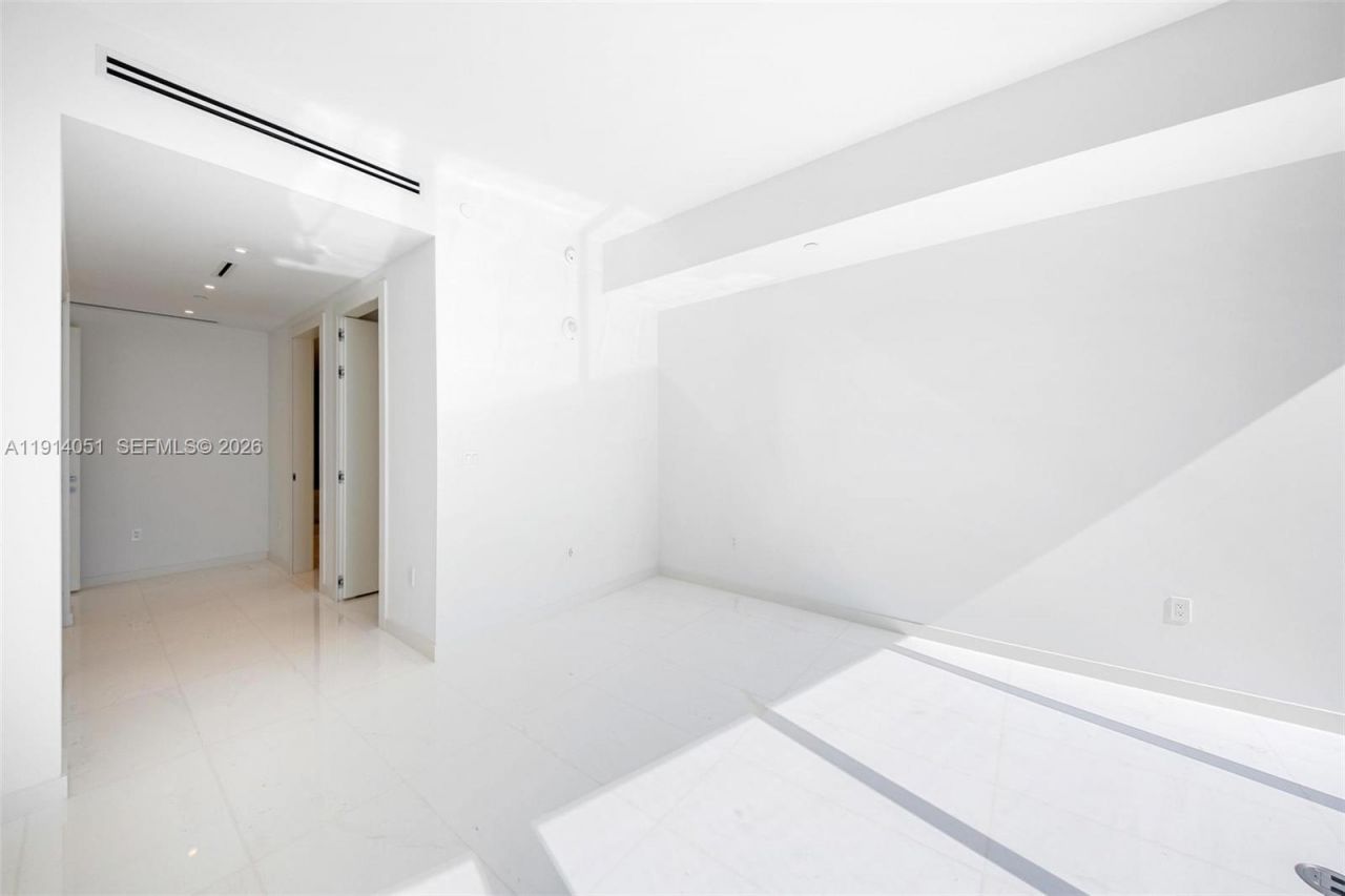 300 Biscayne Boulevard Way, Unit 3506W, Miami, FL 33131 Photo