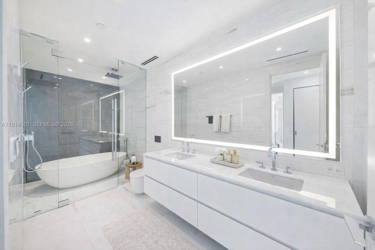 300 Biscayne Boulevard Way, Unit 3506W, Miami, FL 33131 Photo