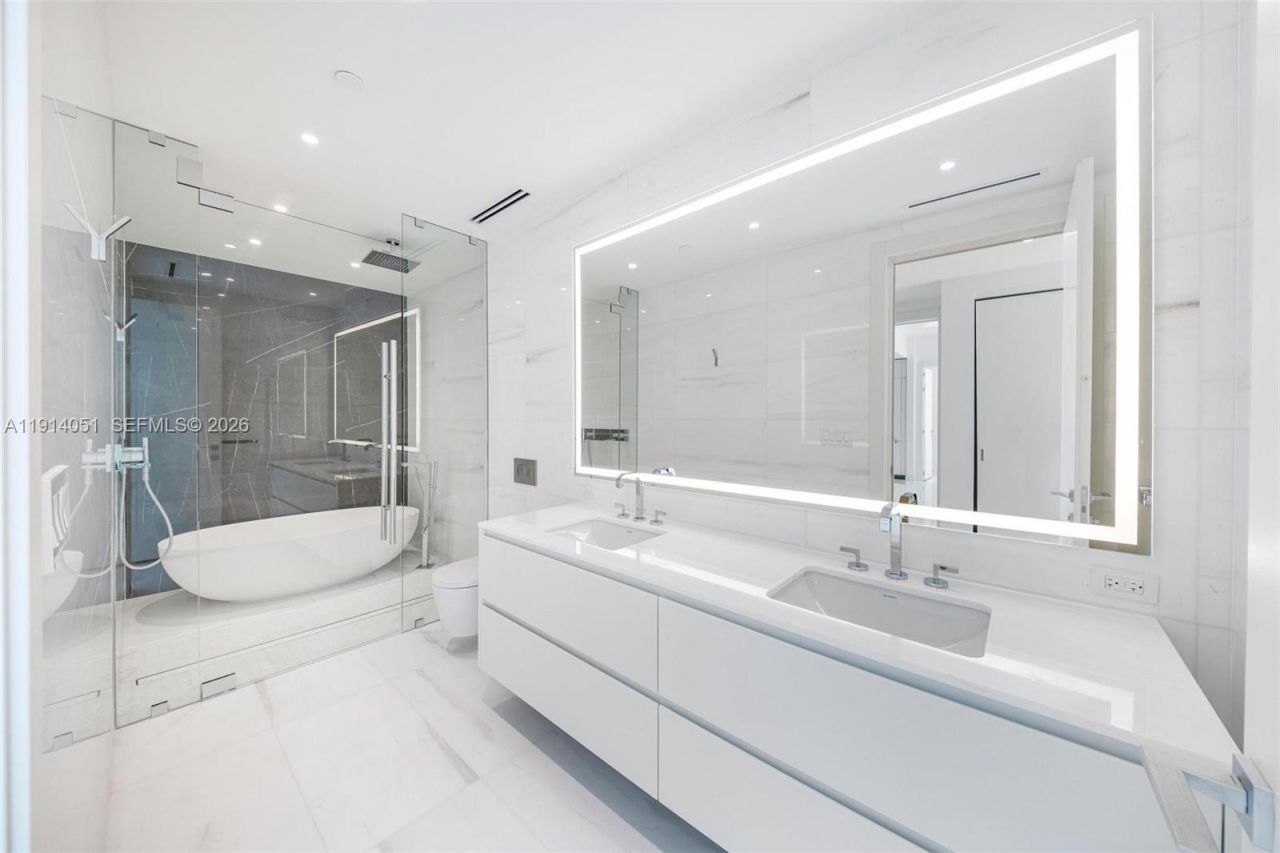 300 Biscayne Boulevard Way, Unit 3506W, Miami, FL 33131 Photo