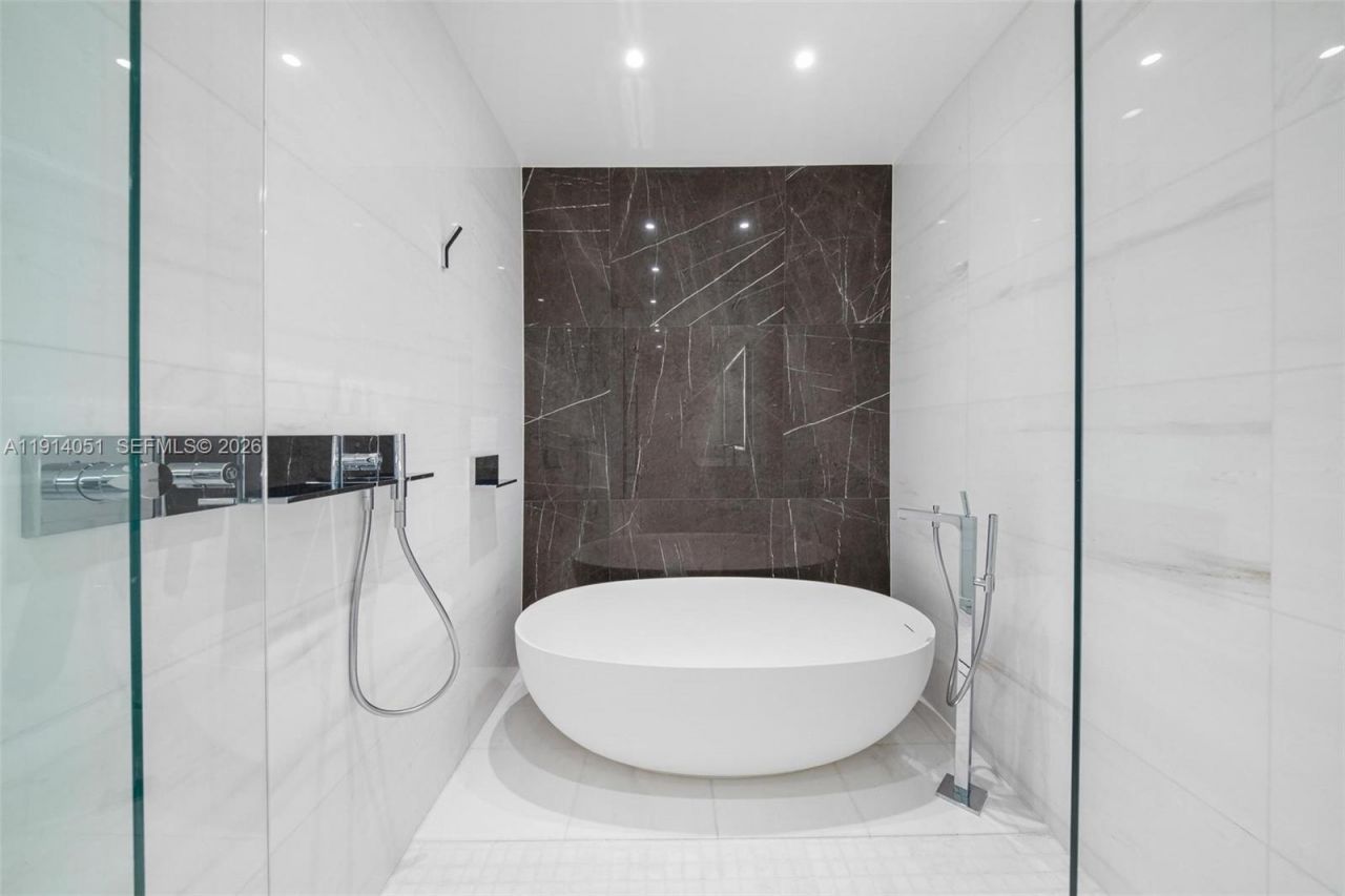 300 Biscayne Boulevard Way, Unit 3506W, Miami, FL 33131 Photo