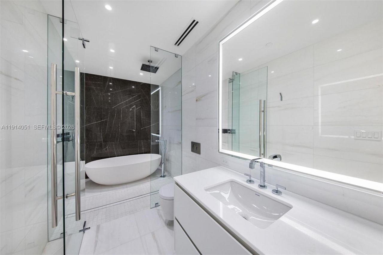 300 Biscayne Boulevard Way, Unit 3506W, Miami, FL 33131 Photo