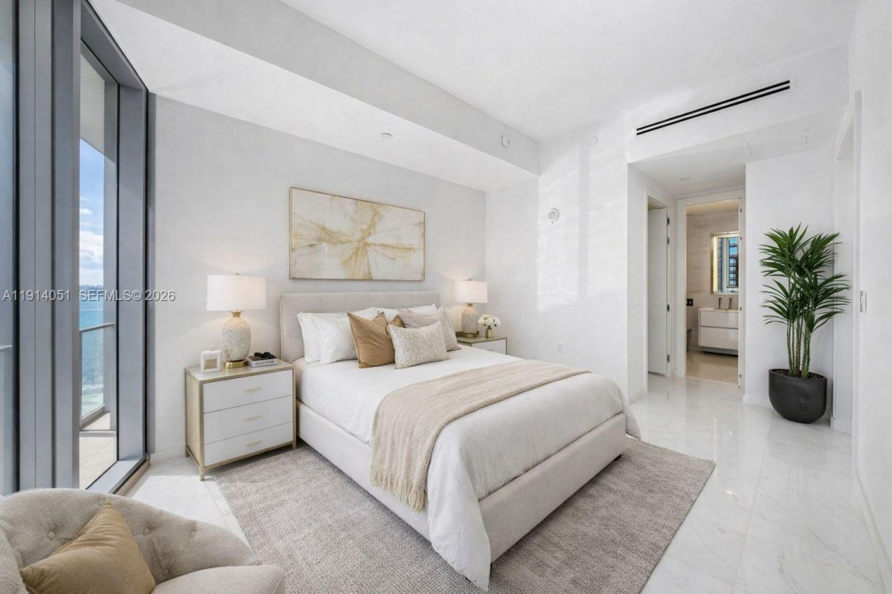 300 Biscayne Boulevard Way, Unit 3506W, Miami, FL 33131 Photo