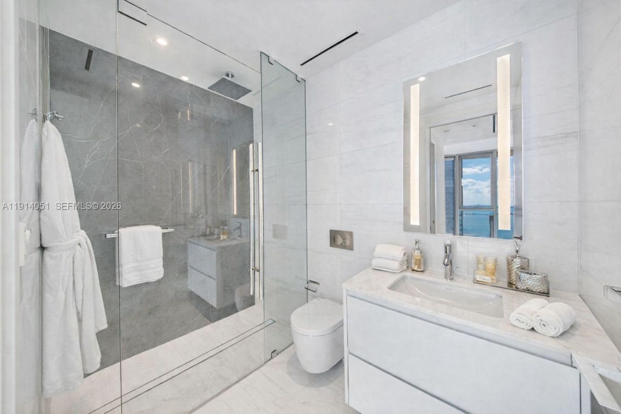 300 Biscayne Boulevard Way, Unit 3506W, Miami, FL 33131 Photo