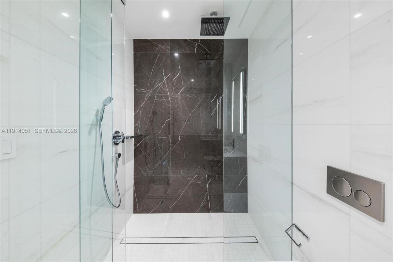 300 Biscayne Boulevard Way, Unit 3506W, Miami, FL 33131 Photo