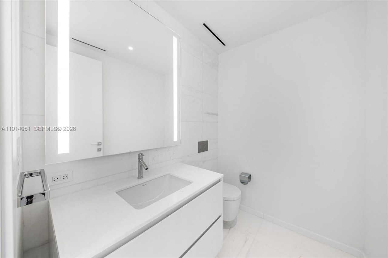 300 Biscayne Boulevard Way, Unit 3506W, Miami, FL 33131 Photo