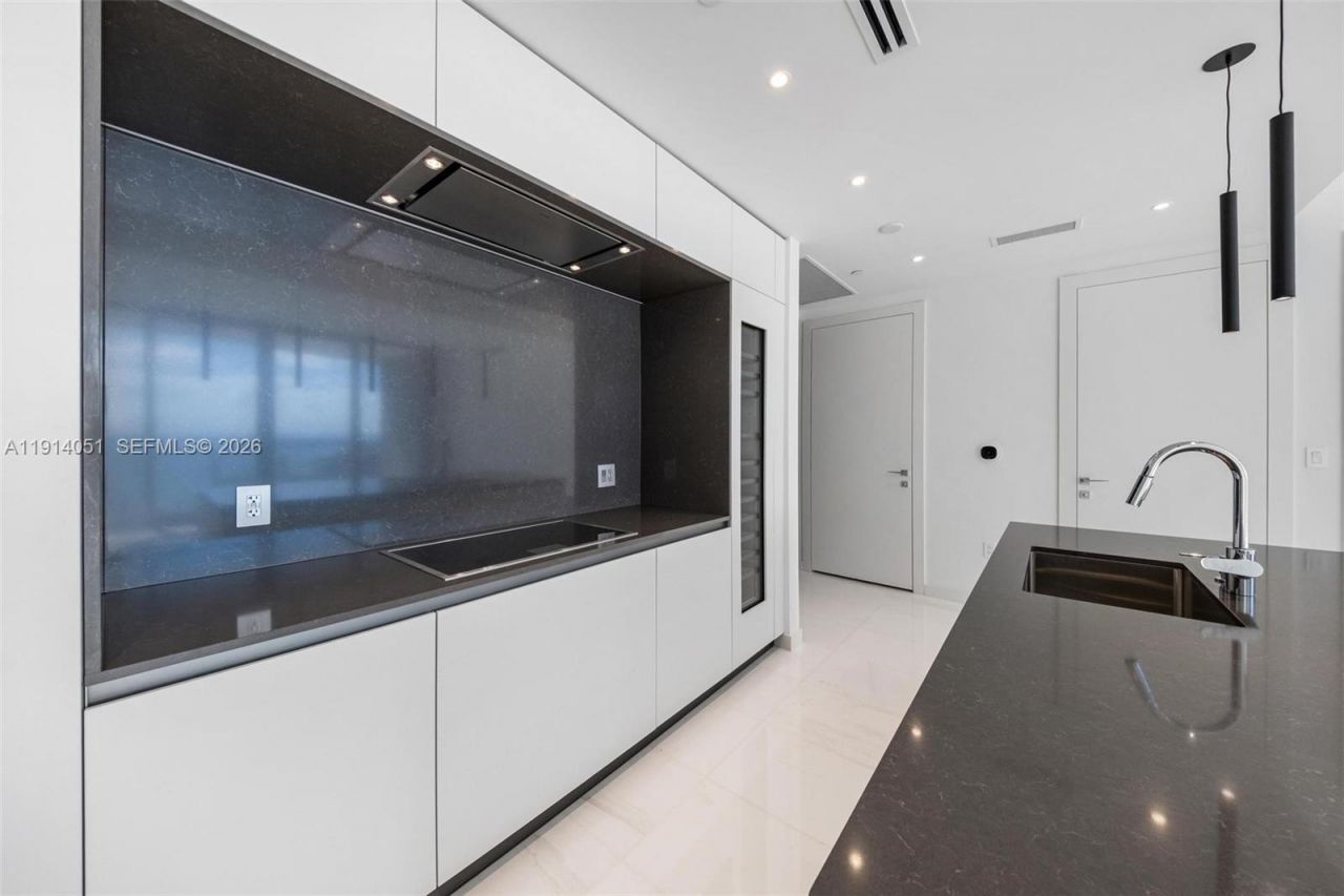 300 Biscayne Boulevard Way, Unit 3506W, Miami, FL 33131 Photo