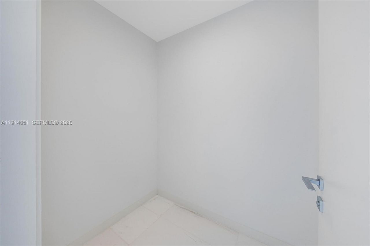 300 Biscayne Boulevard Way, Unit 3506W, Miami, FL 33131 Photo