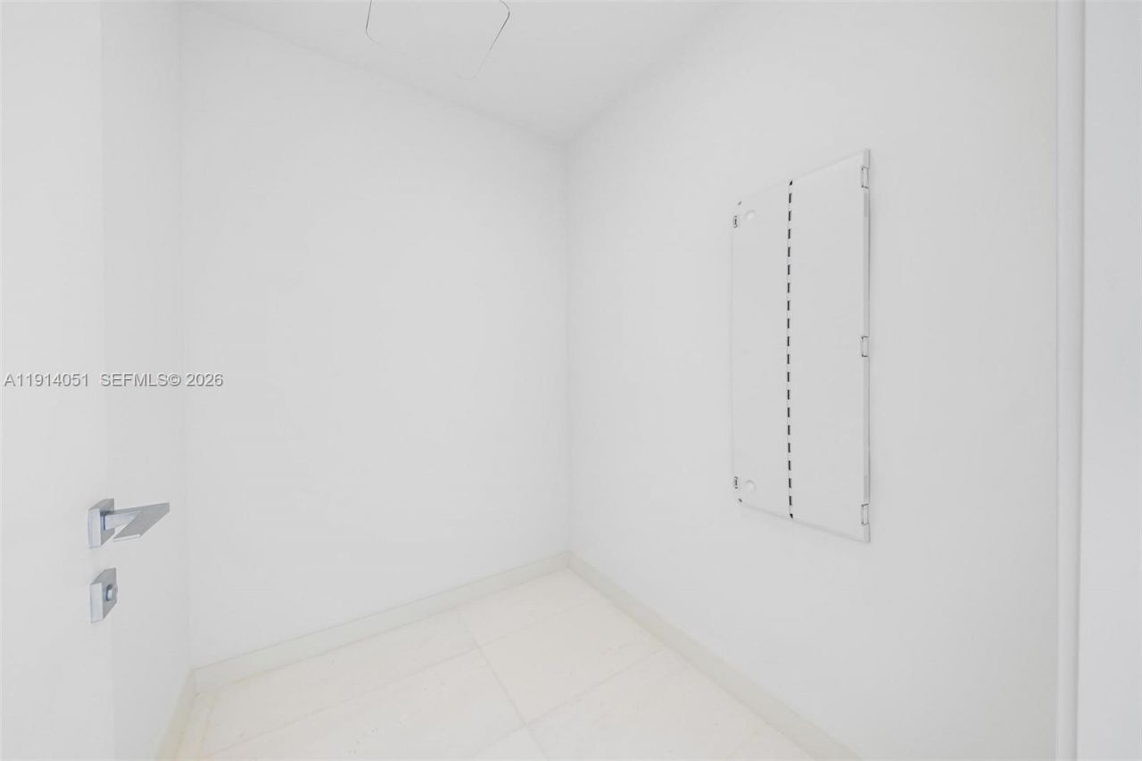 300 Biscayne Boulevard Way, Unit 3506W, Miami, FL 33131 Photo