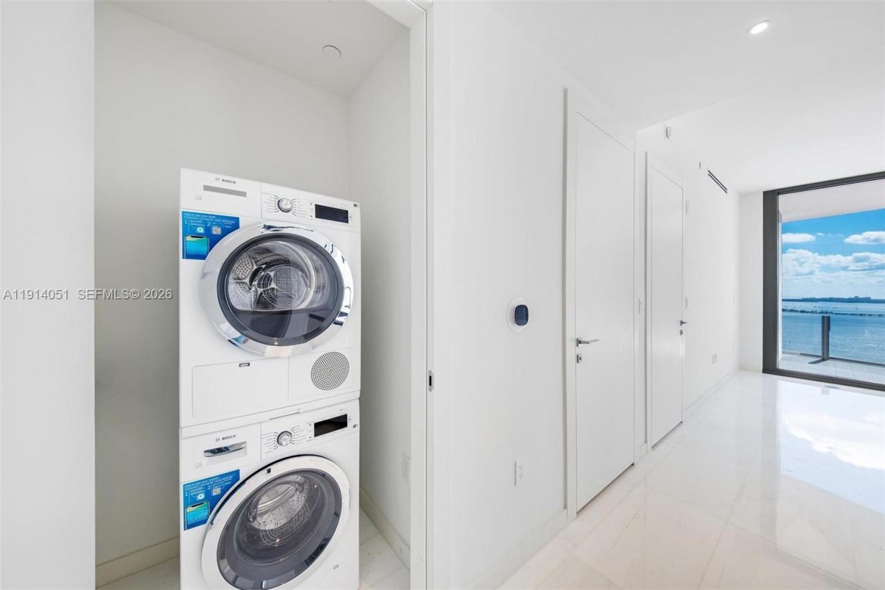 300 Biscayne Boulevard Way, Unit 3506W, Miami, FL 33131 Photo