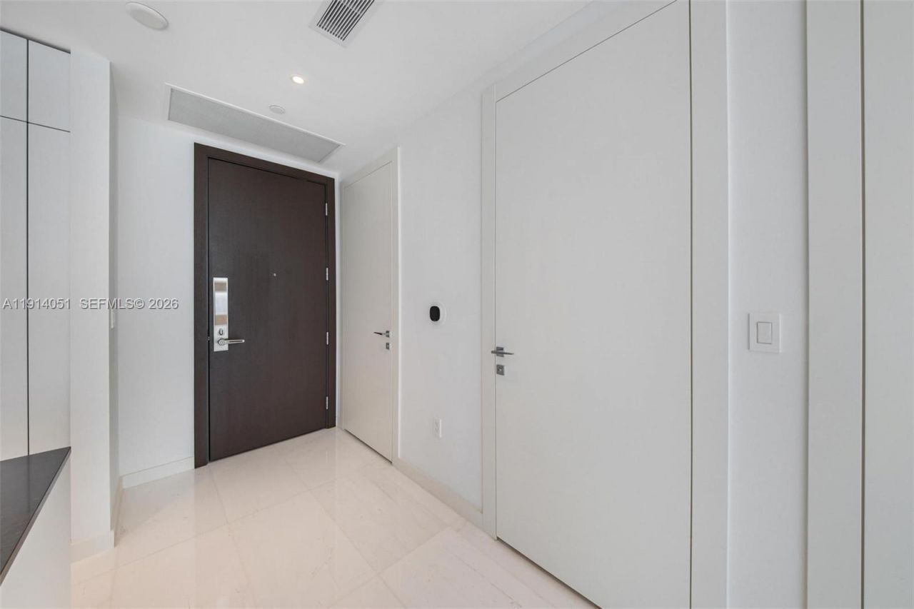 300 Biscayne Boulevard Way, Unit 3506W, Miami, FL 33131 Photo