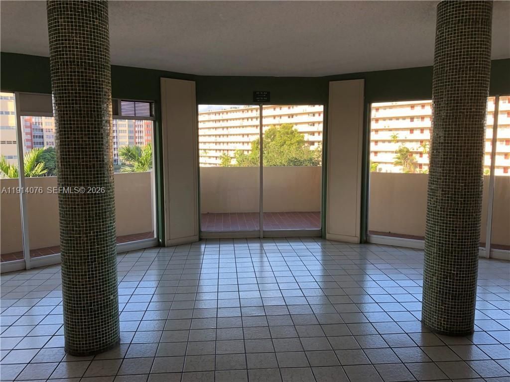 1750 NE 191st St, Unit 403-1, Miami, FL 33179 Photo