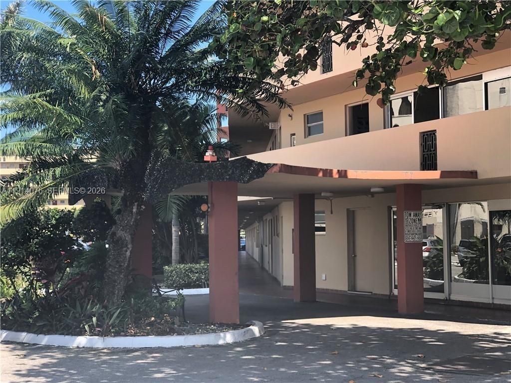 1750 NE 191st St, Unit 403-1, Miami, FL 33179 Photo