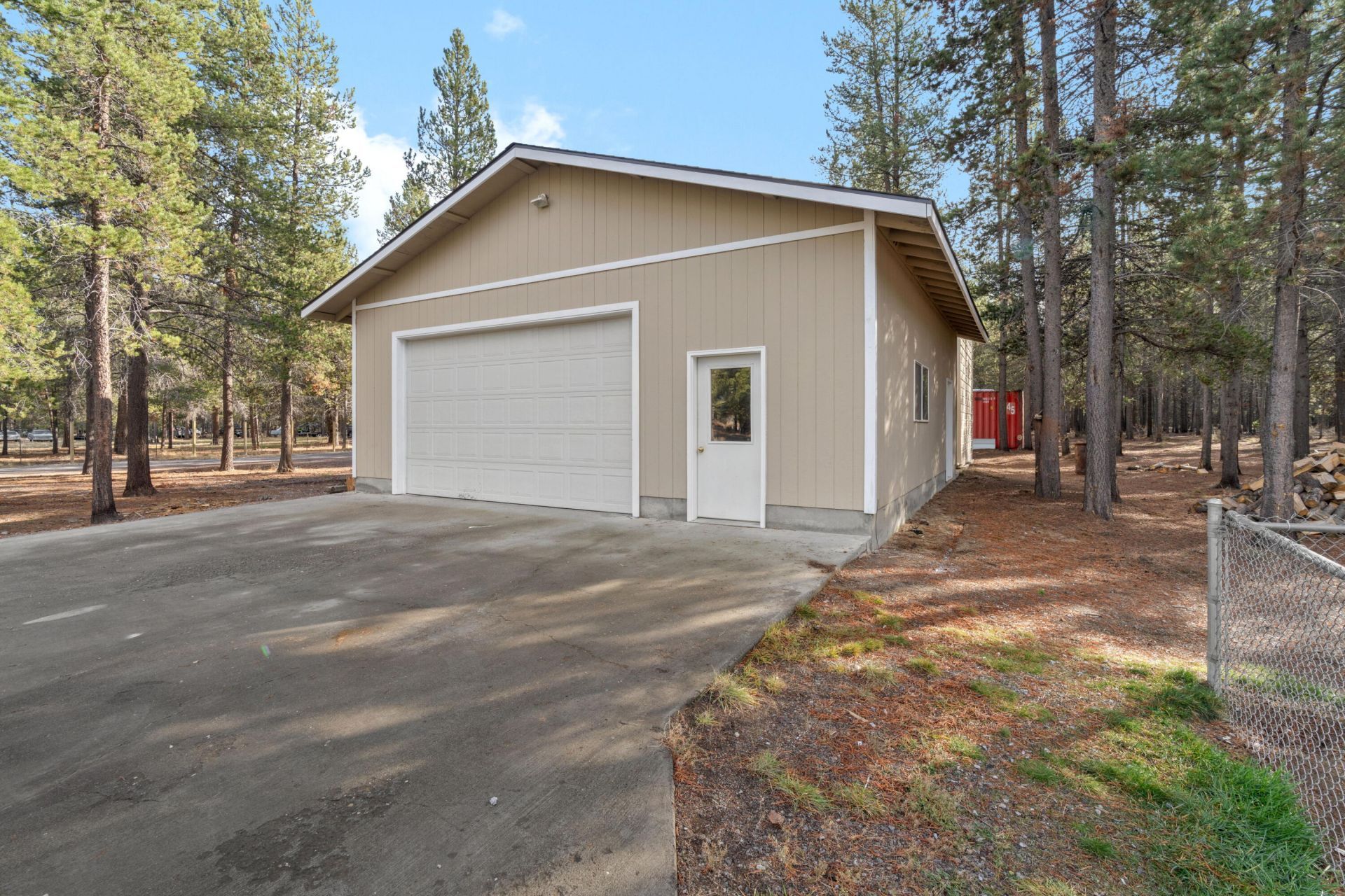 15711 Deedon Road, La Pine, OR 97739 Main Photo
