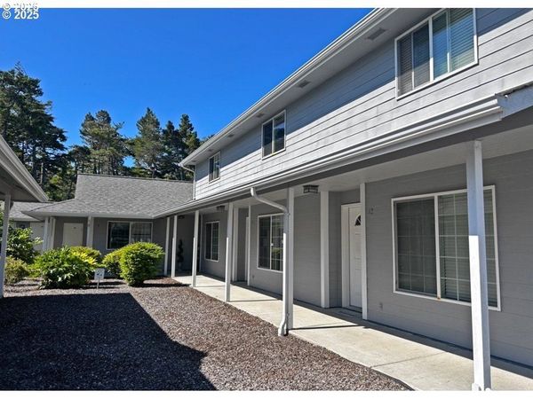 1150 HEMLOCK ST, Unit C-11, Florence, OR 97439