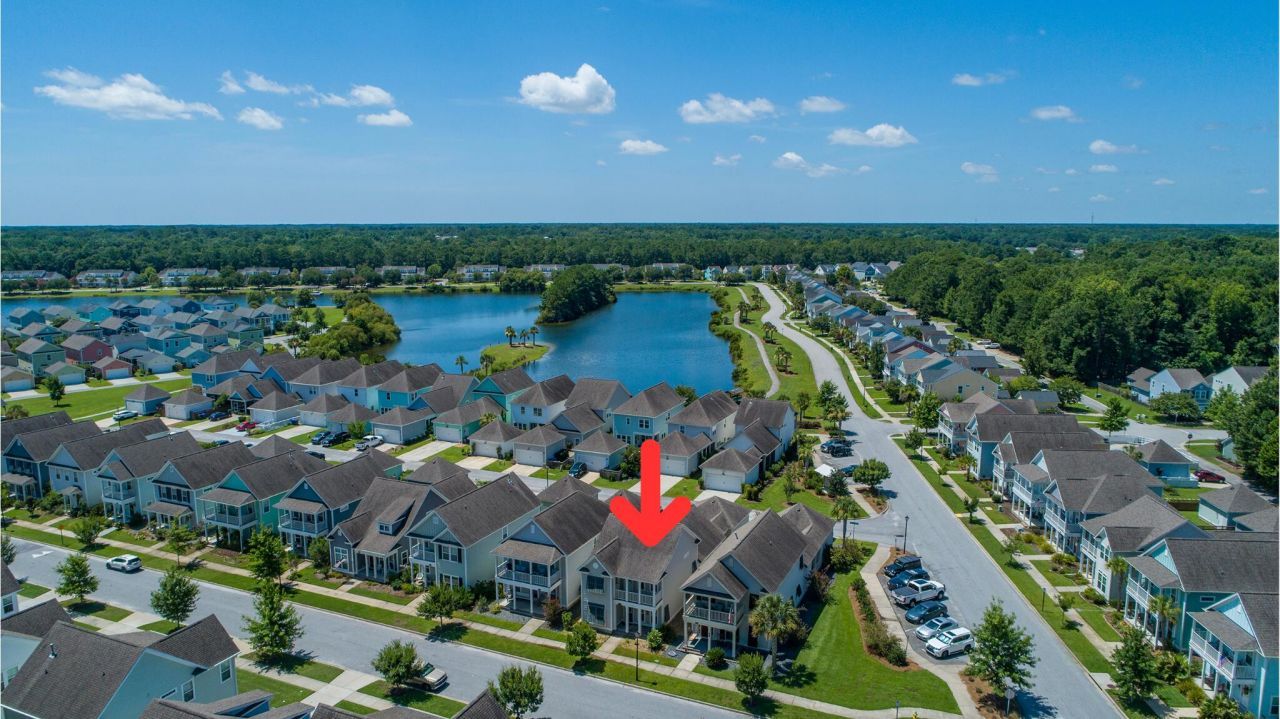 1695 Sparkleberry Lane Photo 2