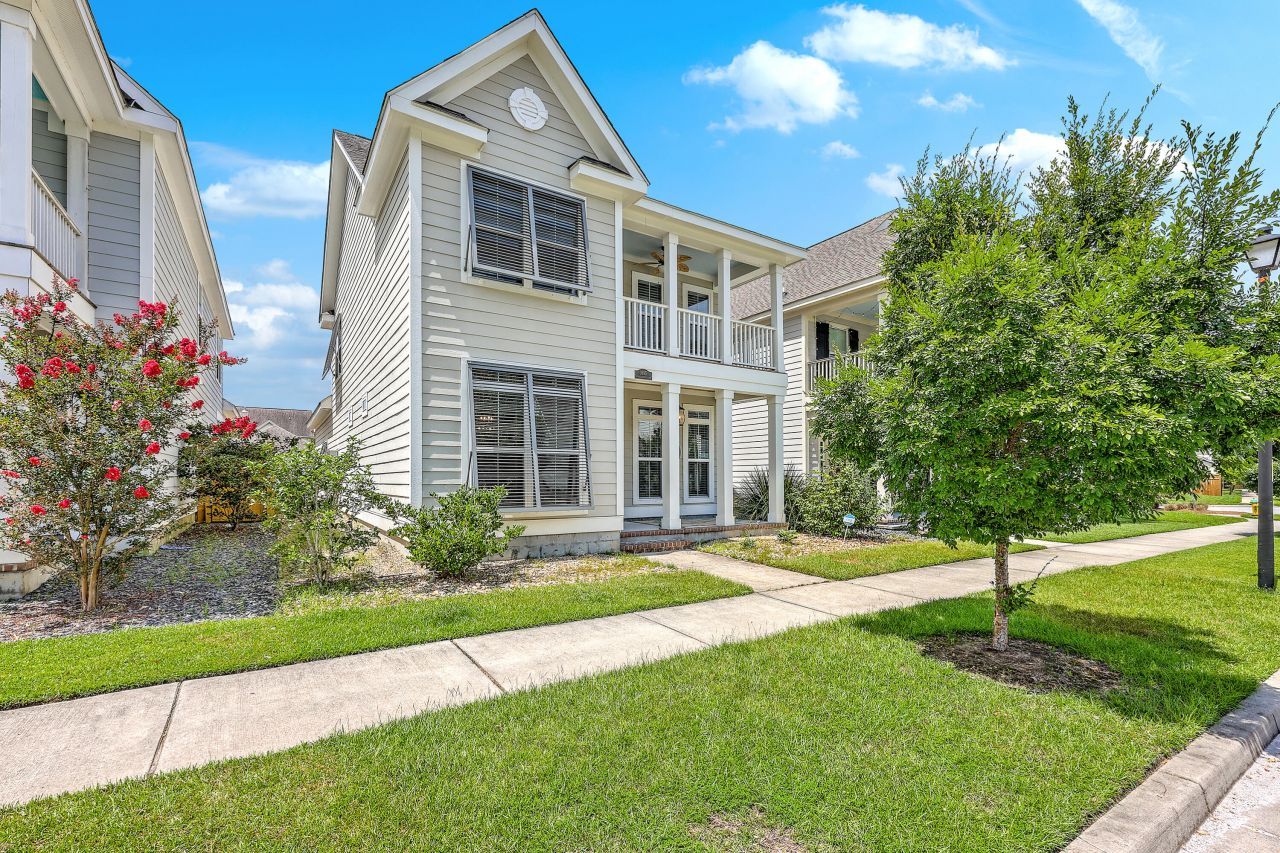 1695 Sparkleberry Lane Photo 4