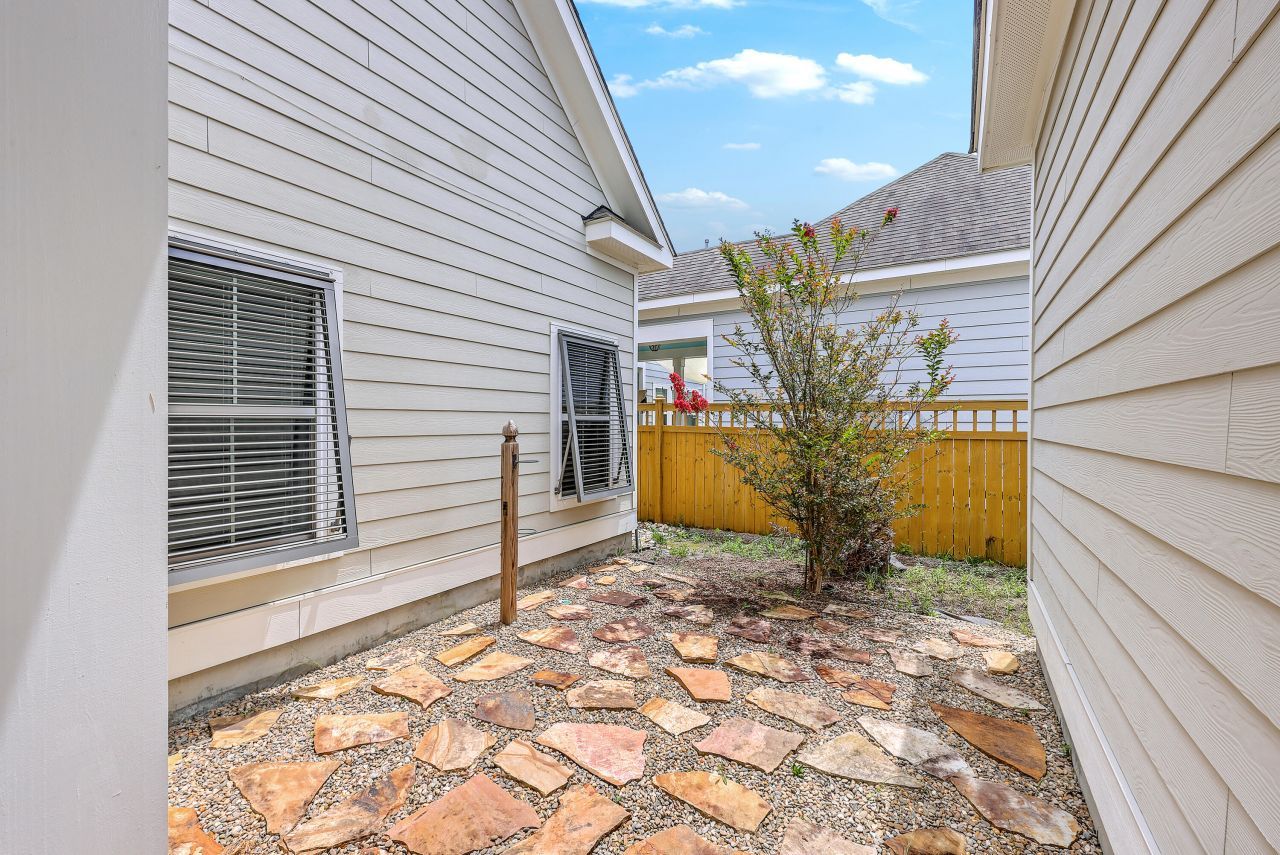 1695 Sparkleberry Lane Photo 46