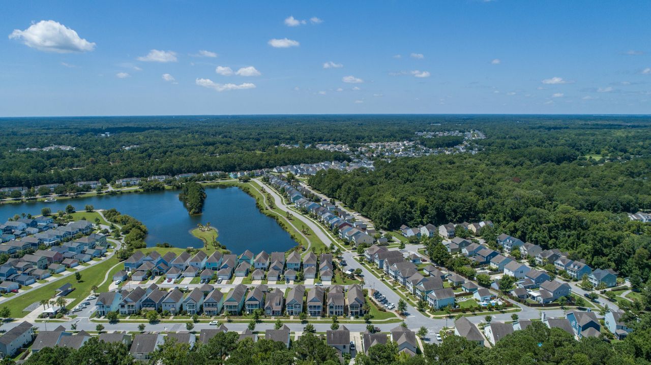 1695 Sparkleberry Lane Photo 56