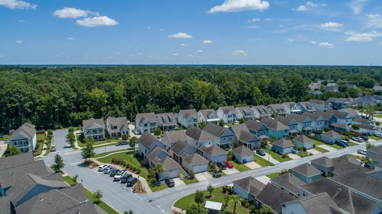 1695 Sparkleberry Lane Photo 60