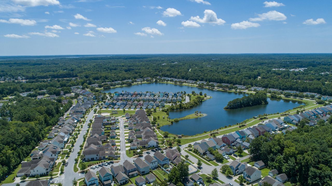 1695 Sparkleberry Lane Photo 69