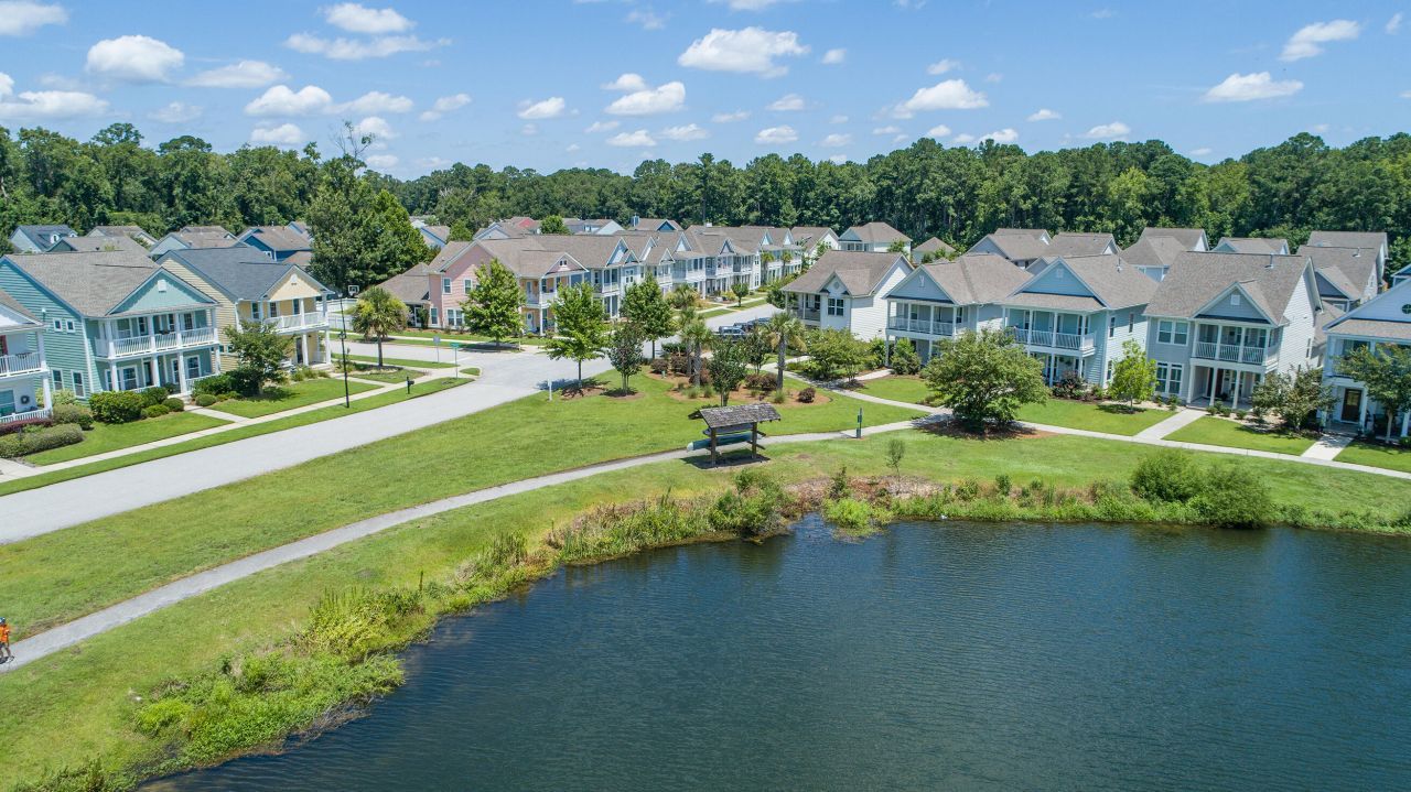 1695 Sparkleberry Lane Photo 71