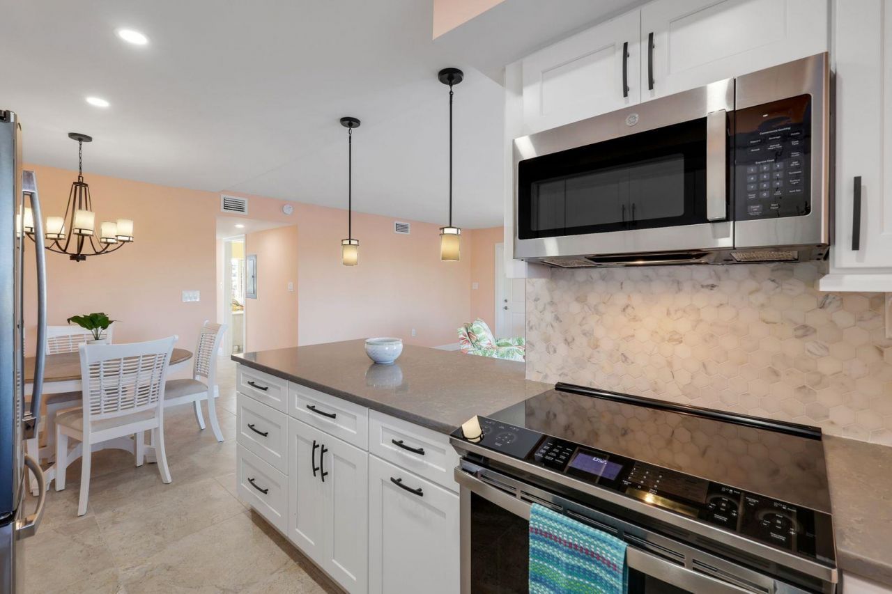 1610 Middle Gulf Dr, Unit B3, Sanibel, FL 33957 Photo