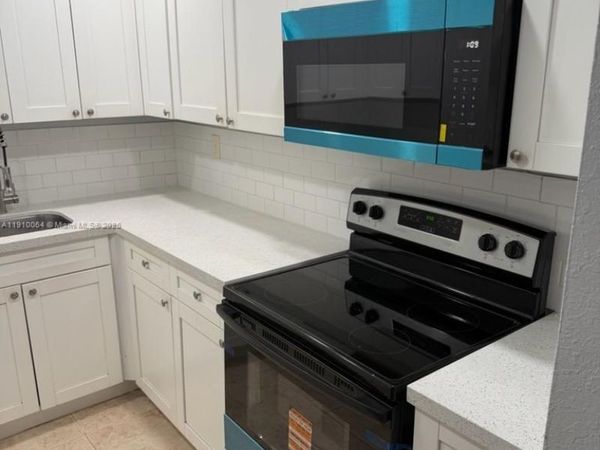 1805 W 56th St, Unit 412, Hialeah, FL 33012