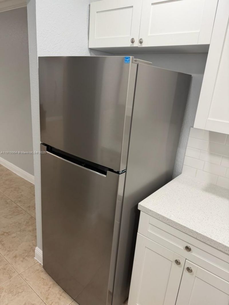 1805 W 56th St, Unit 412, Hialeah, FL 33012 Photo