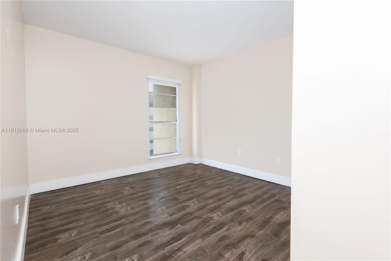 300 NW 42nd Ave, Unit 411, Miami, FL 33126 Photo