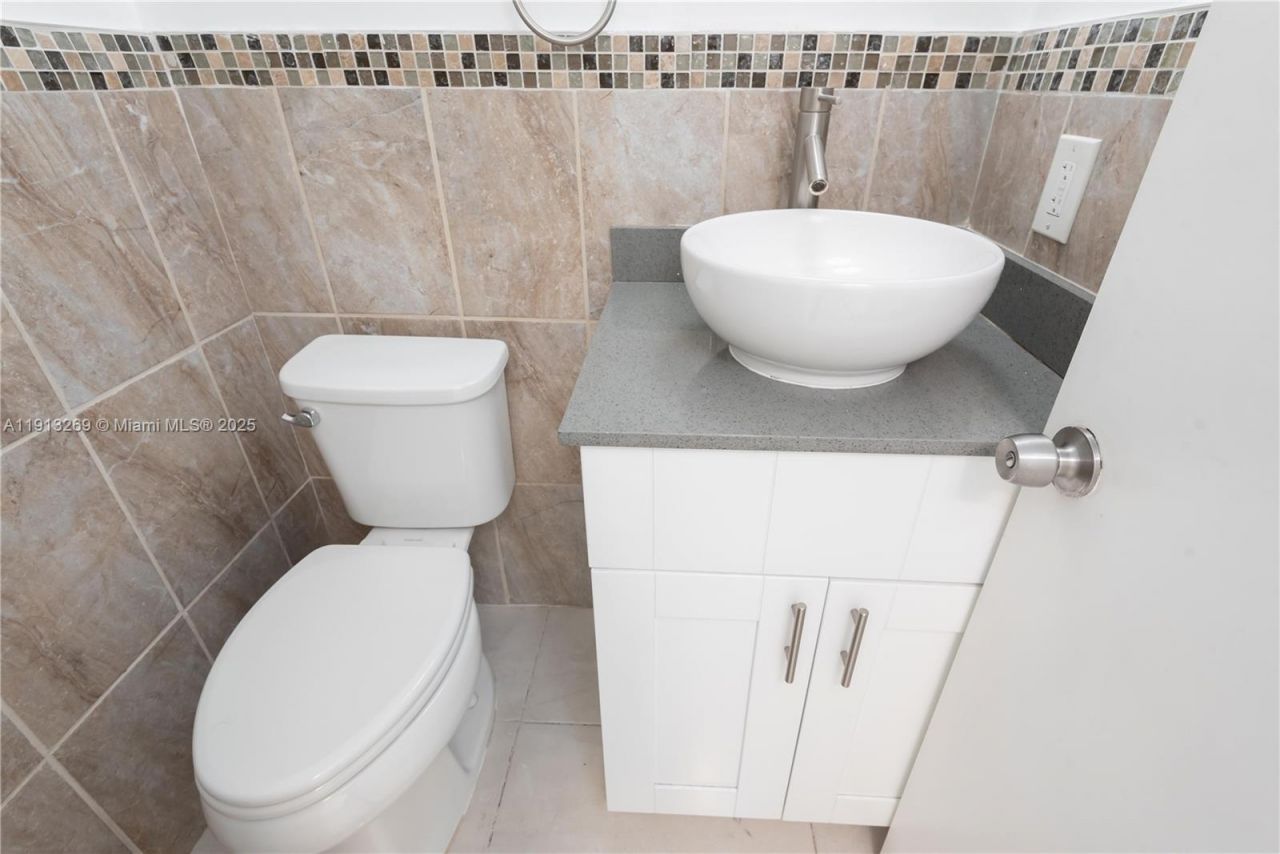 300 NW 42nd Ave, Unit 411, Miami, FL 33126 Photo