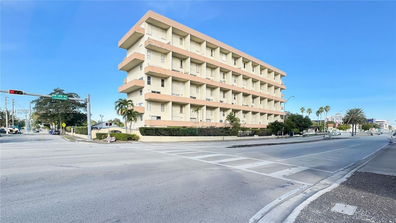 300 NW 42nd Ave, Unit 411, Miami, FL 33126 Photo