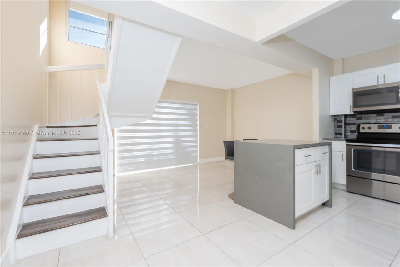 300 NW 42nd Ave, Unit 411, Miami, FL 33126 Photo