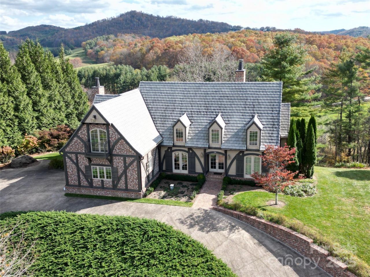 520 E Landing Ridge Circle, Jefferson, NC 28640 Main Photo