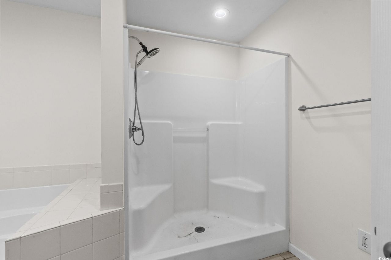 1996 Heritage Rd. Photo 20