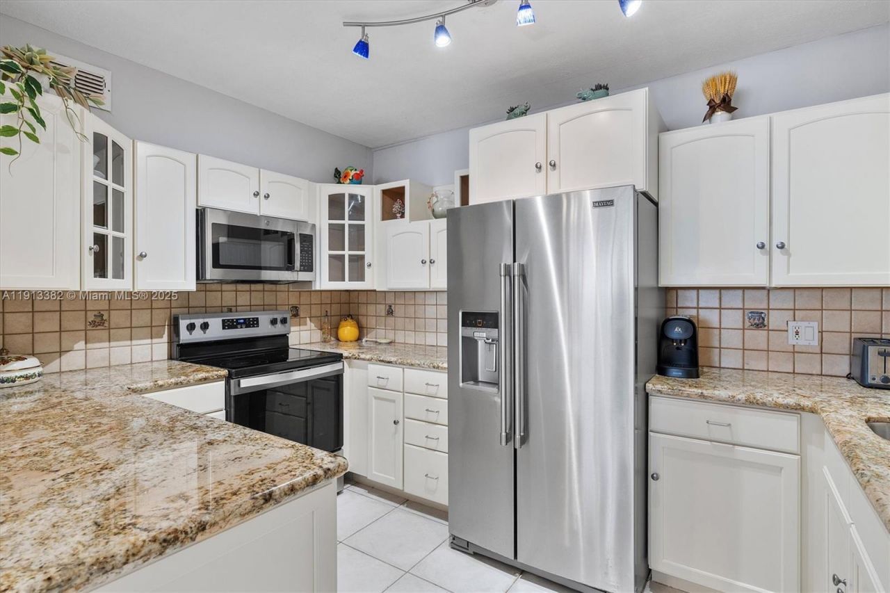 5005 Collins Ave, Unit 708, Miami Beach, FL 33140 Photo