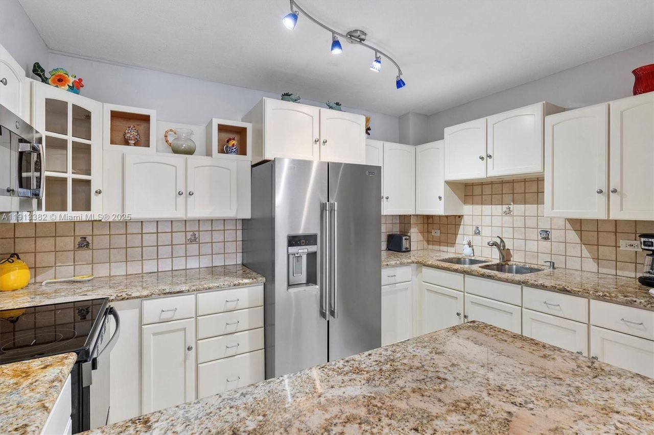 5005 Collins Ave, Unit 708, Miami Beach, FL 33140 Photo