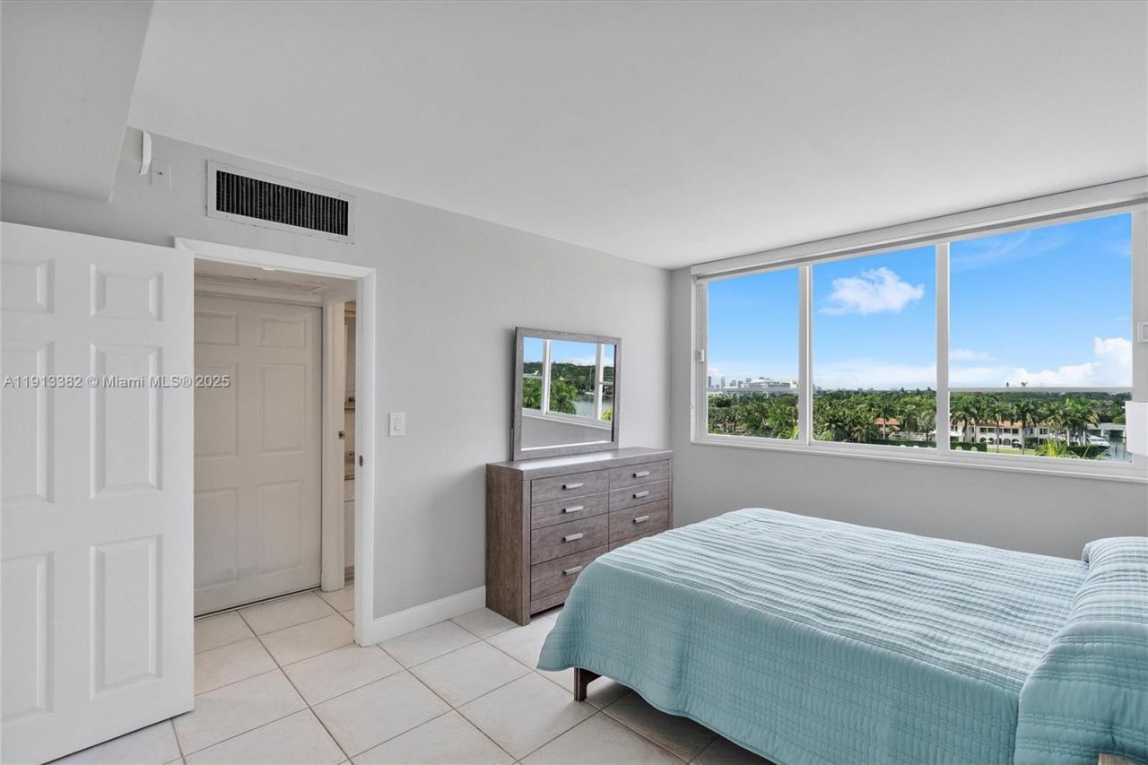 5005 Collins Ave, Unit 708, Miami Beach, FL 33140 Photo