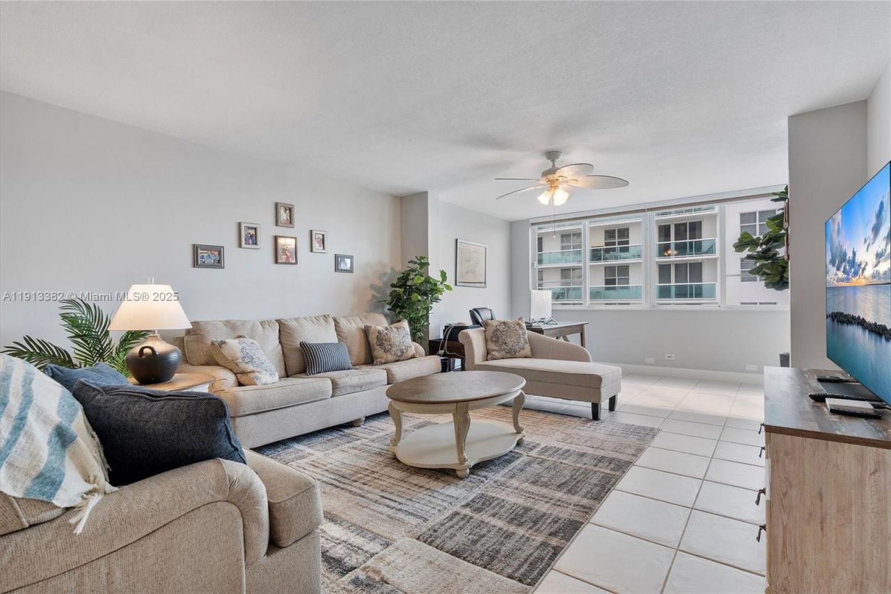 5005 Collins Ave, Unit 708, Miami Beach, FL 33140 Photo